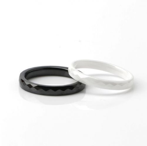 Белое кольцо из керамики Everiot RCM-0004, граненое, парное оптом