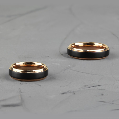 Кольцо из карбида вольфрама Lonti RTG-4322-KRD черное с гранями под розовое золото оптом